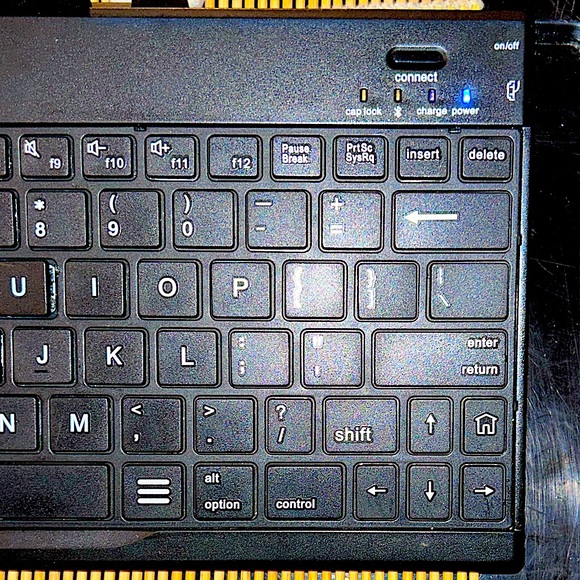 Kensington Bluetooth Keyboard Bundle! Comes with wireless mouse, mousepad! - Picture 3 of 11